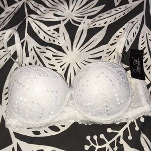 “Extreme push up” bra